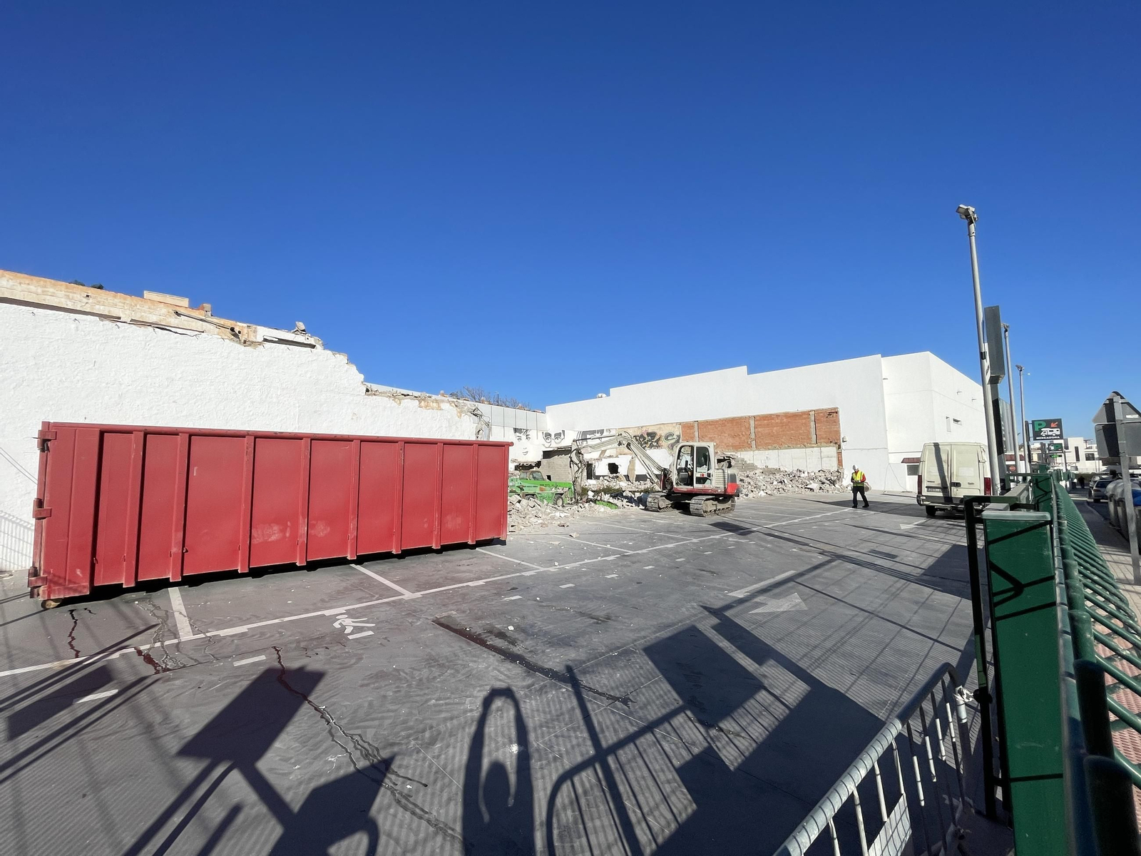 Las imágenes de la demolición del cine Tenis de Garrucha