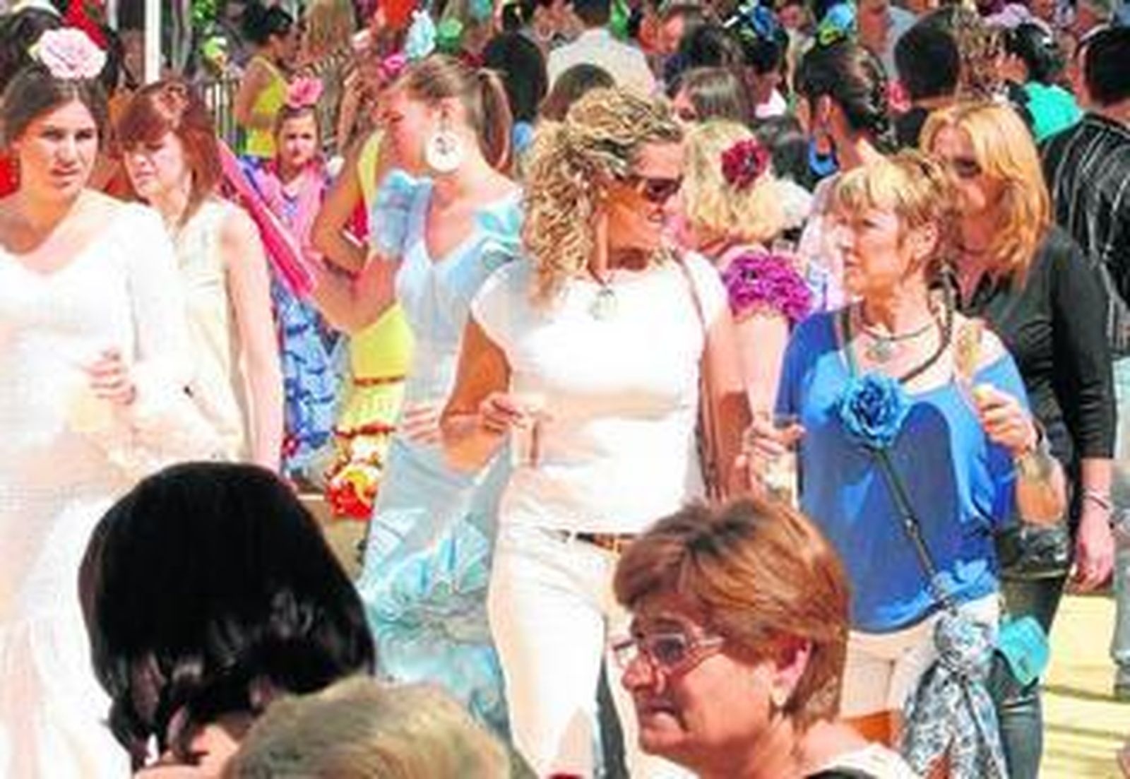 El público asistente disfruta de la jornada del sábado, en el recinto de Las Banderas.