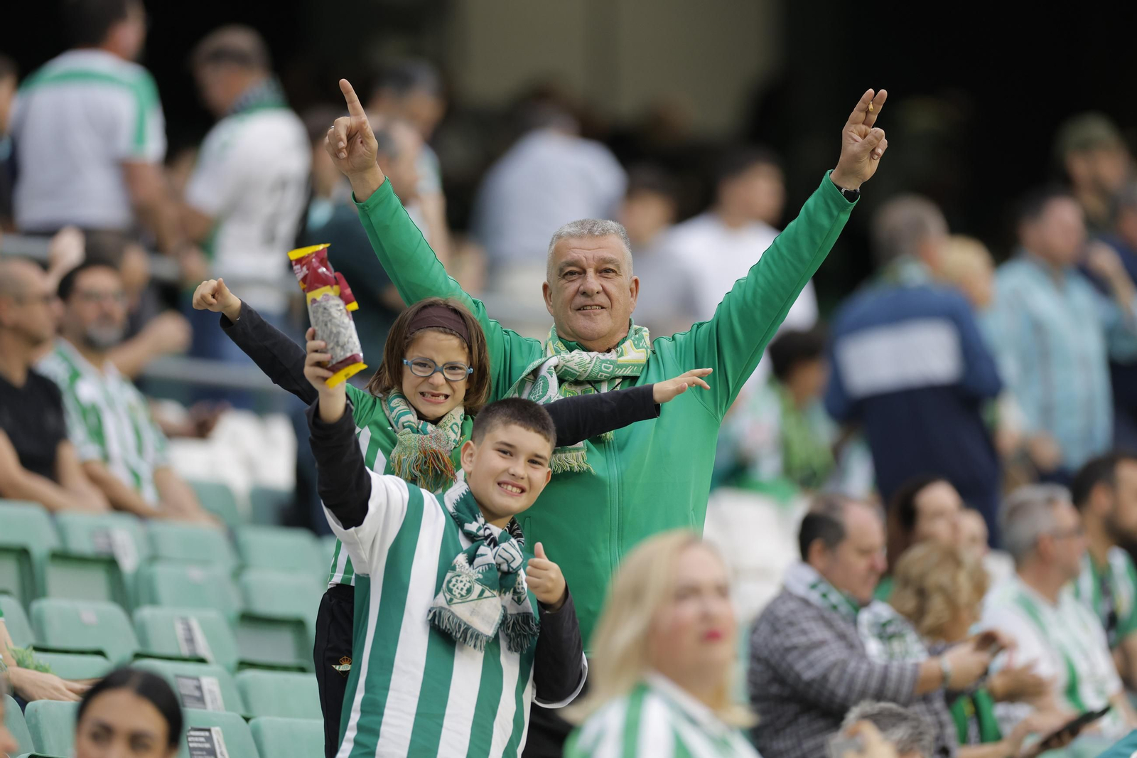 Búscate en las fotos del Betis - Jagiellonia