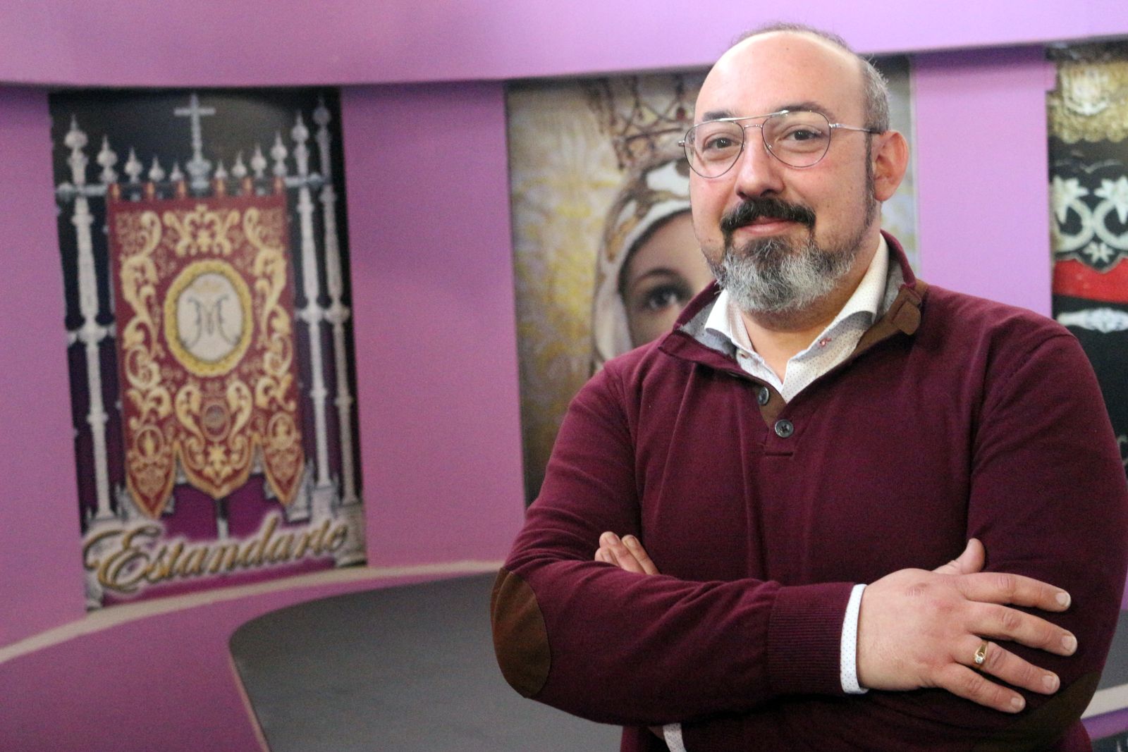 Felipe Salvador en el plató de 'Estandarte', el programa cofrade que dirige en Tele Puerto Real