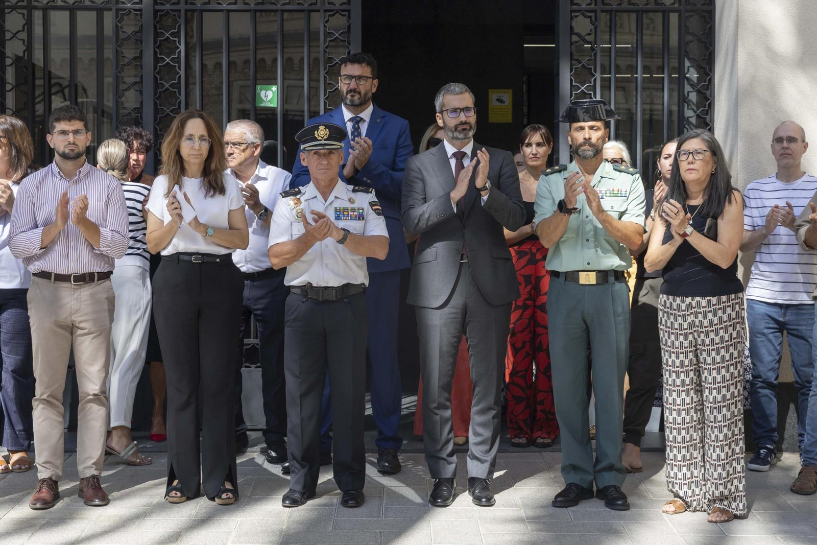 Minuto de silencio en respulsa por el asesinato machista en El Algar