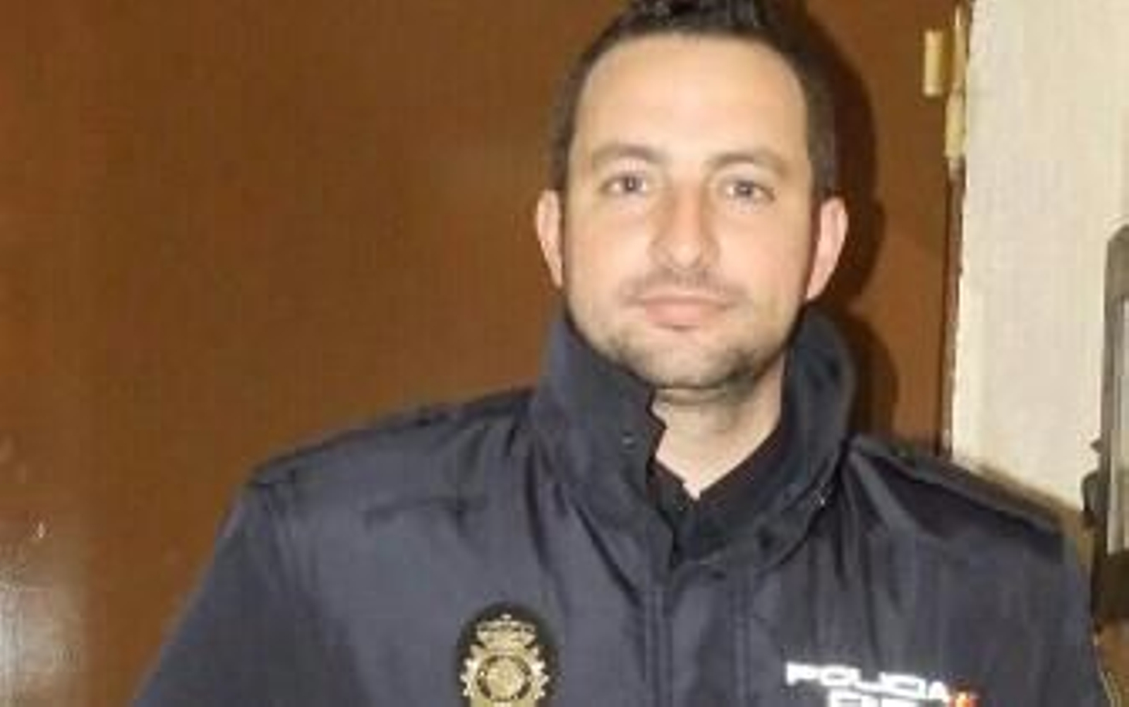 Agradecimiento a un policía por rescatar a dos niños atropellados