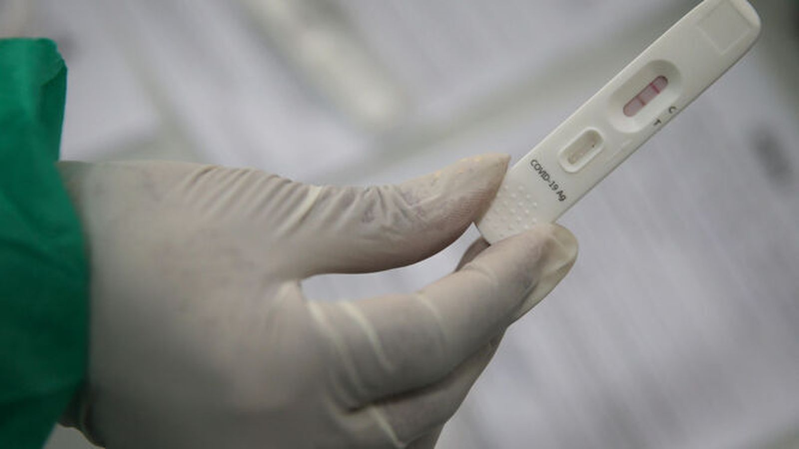 Un test de Covid-19 positivo.