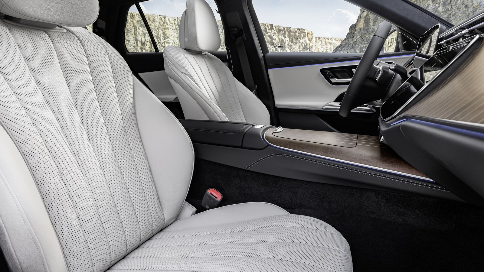 La iluminación ambiental puede trabajar con el equipo de sonido para ofrecer una percepción distinta de los mismos.