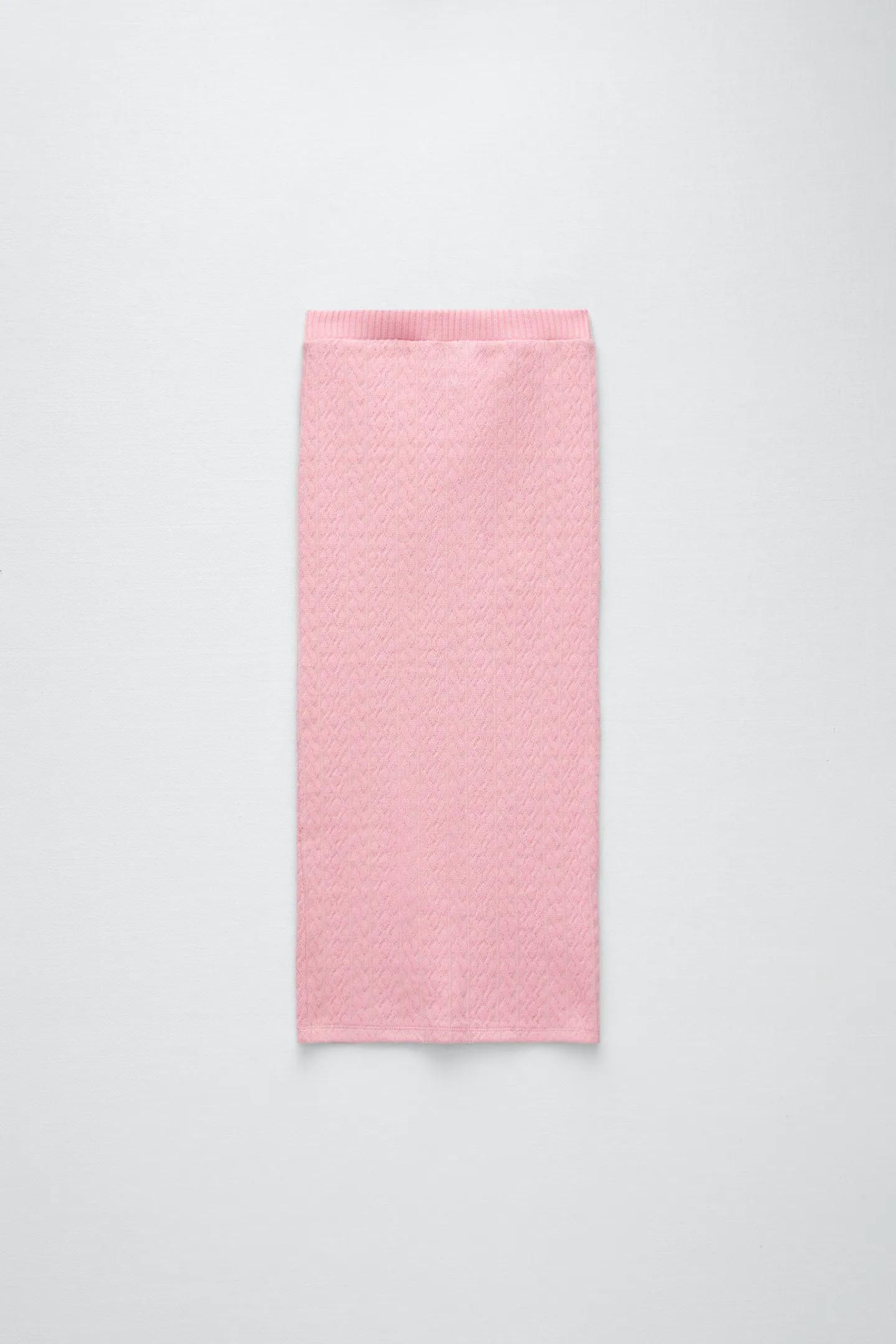 Falda midi de punto de Zara.