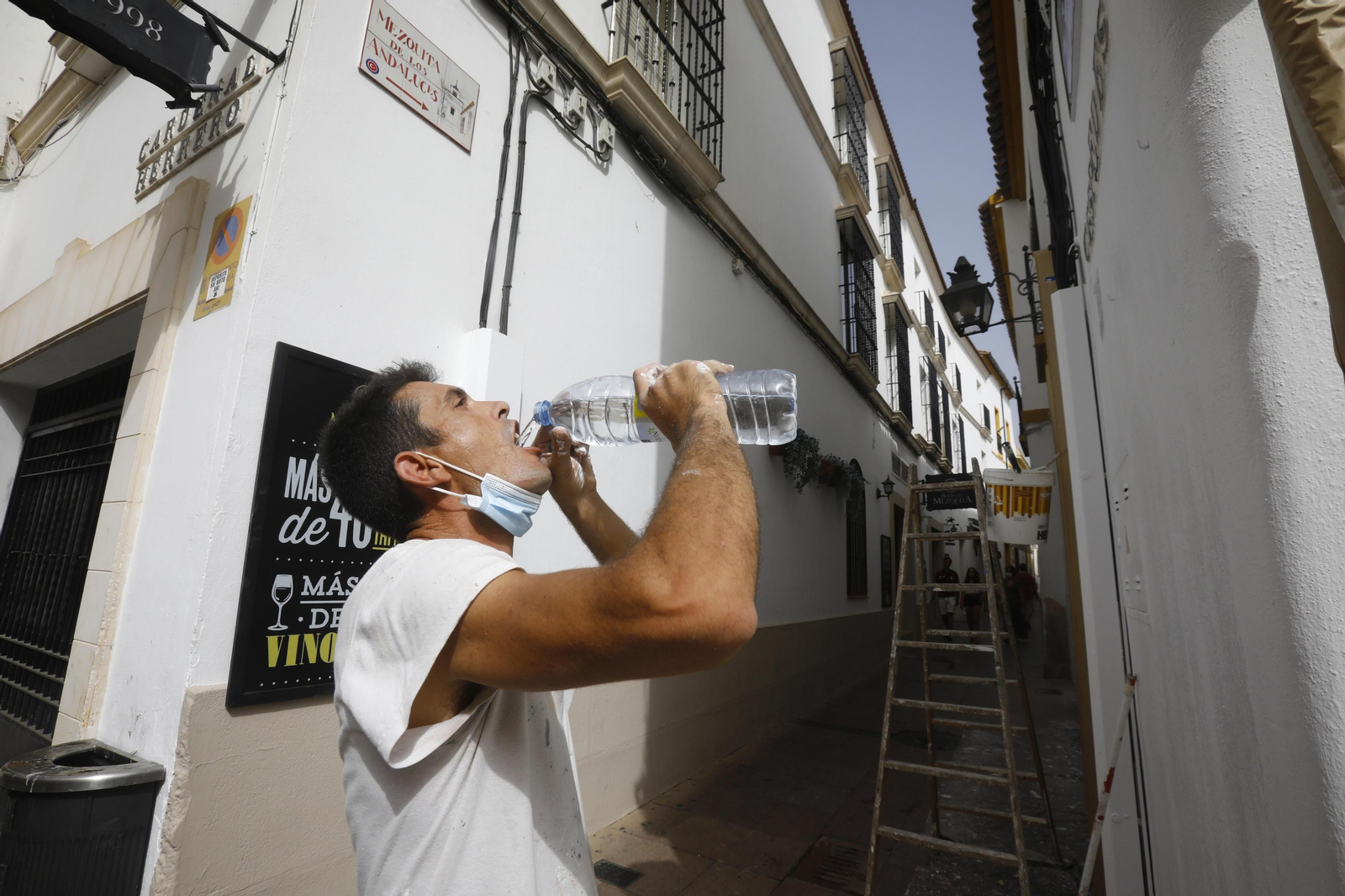 Las fotografías de los cordobeses que trabajan en primera línea del calor