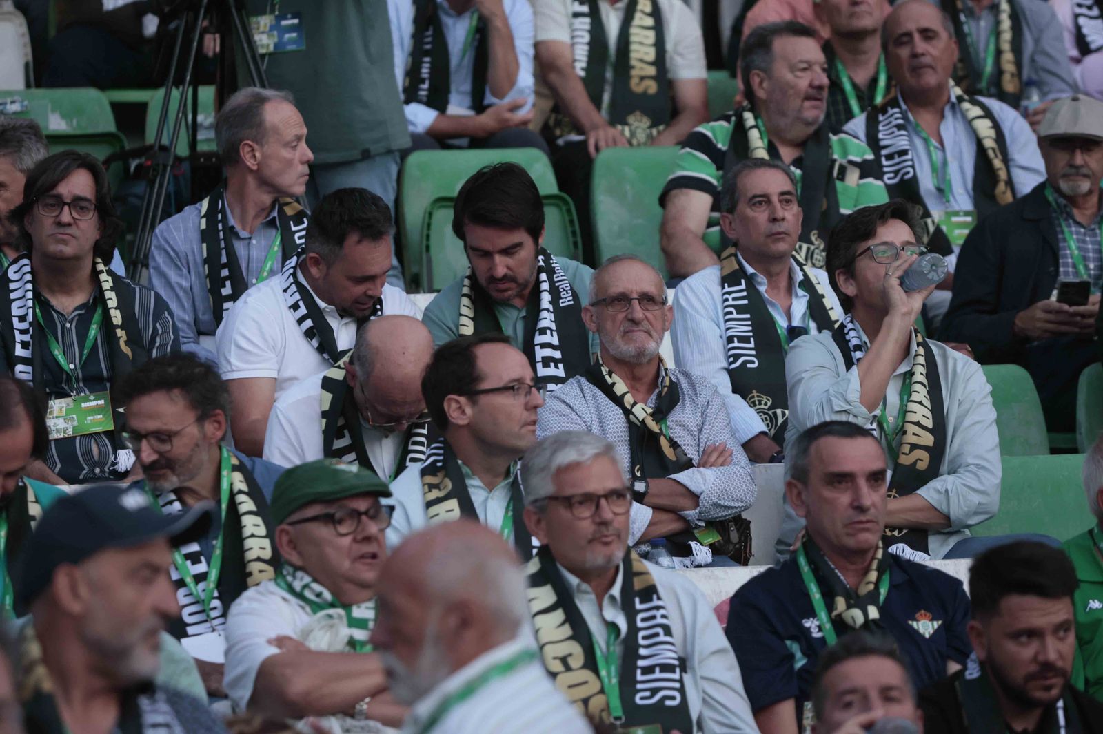 Búscate en el acto Siempre Verdiblancos