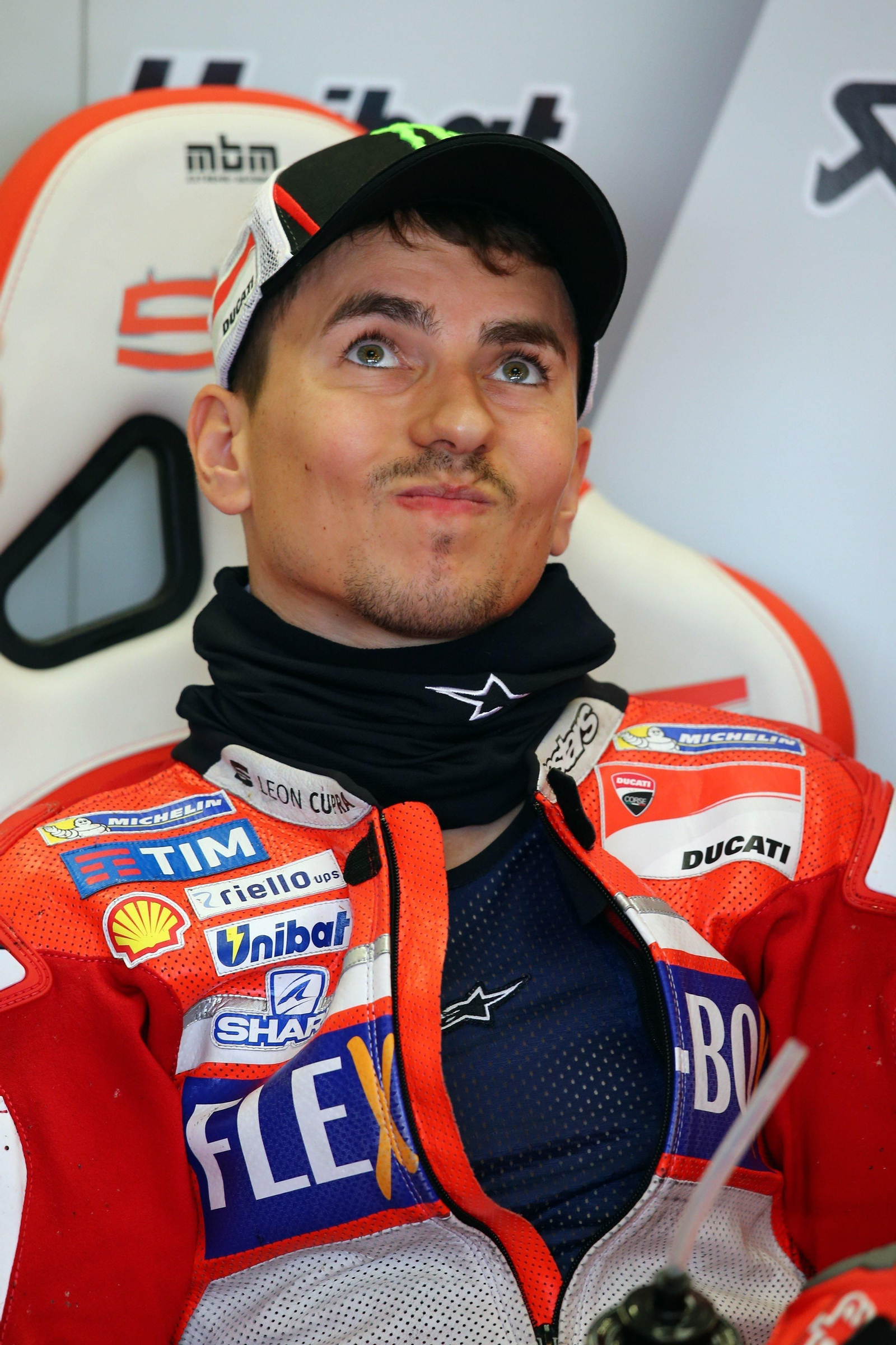 A Jorge Lorenzo le iba mejor de azul