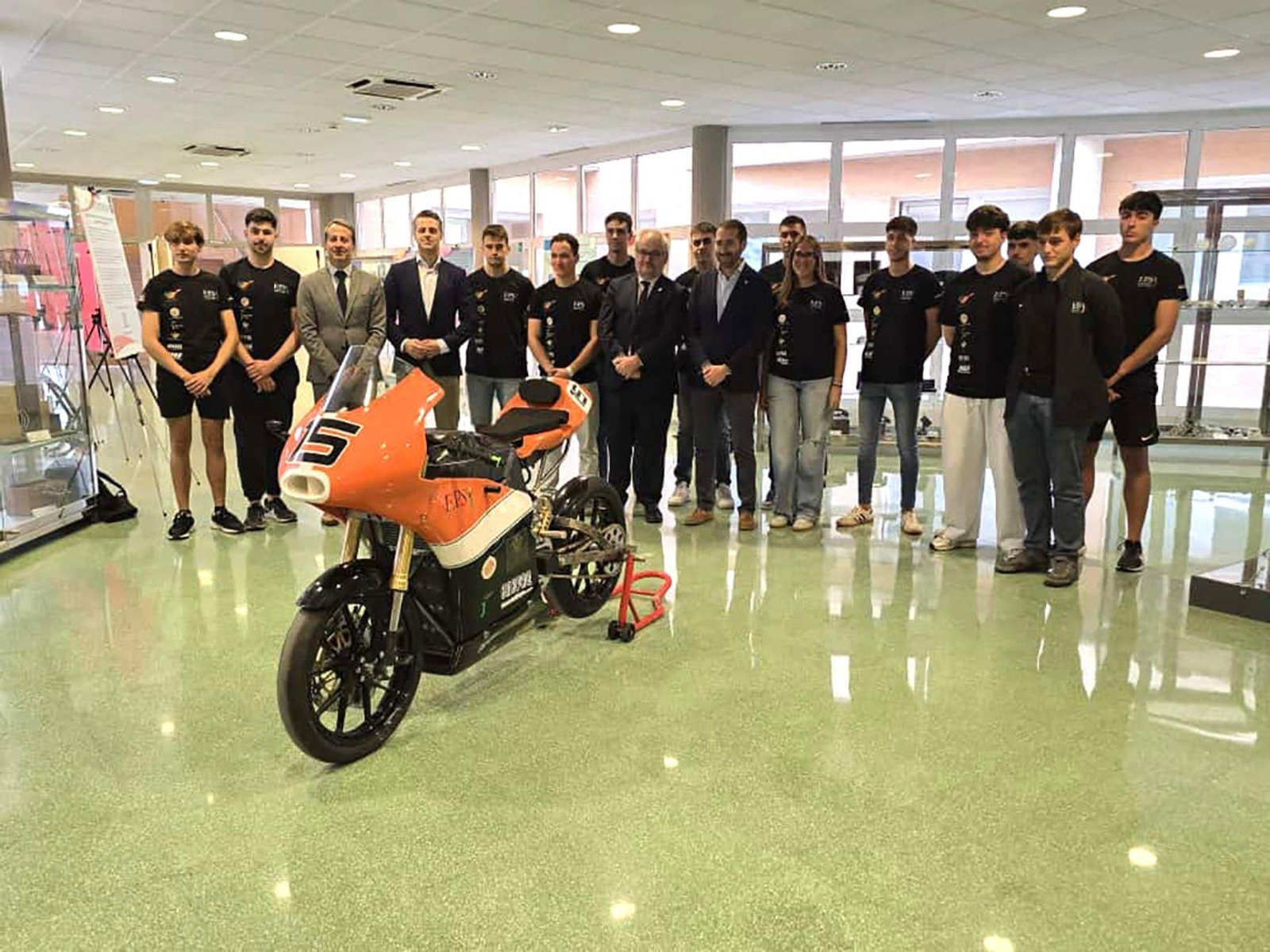 Presentación de la moto con la que el equipo EPS UJA Team competirá en MotoStudent.