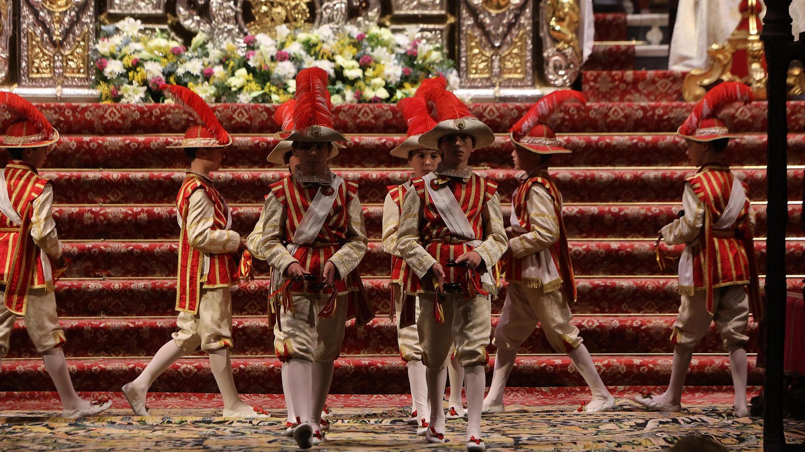 El baile de los Seises estos días en el altar mayor de la Catedral.