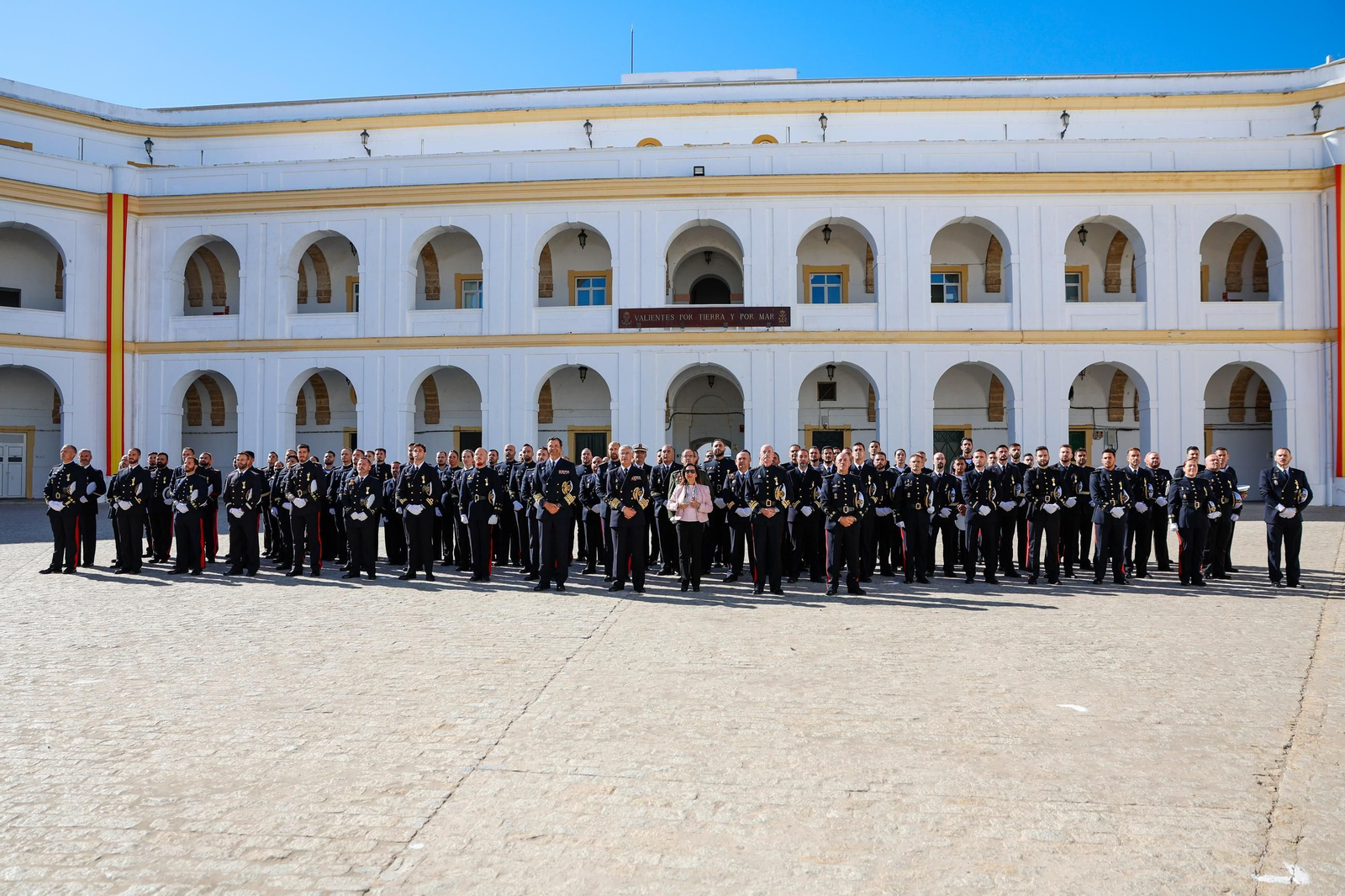 Las condecoraciones a los infantes de marina que participaron en la misión de la DANA, en imágenes