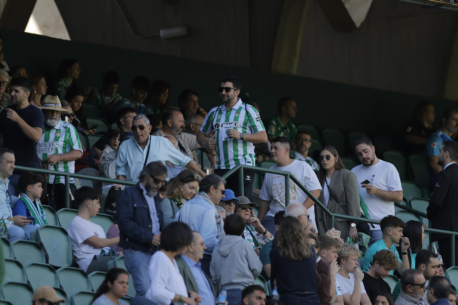 Búscate en las fotos del Betis - Celta