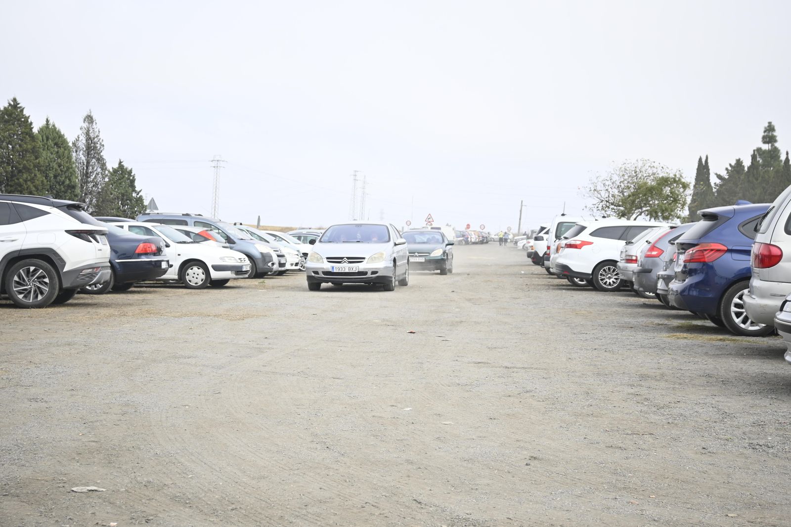 Ambiente en el cementerio de Huelva para el día de todos los Santos.