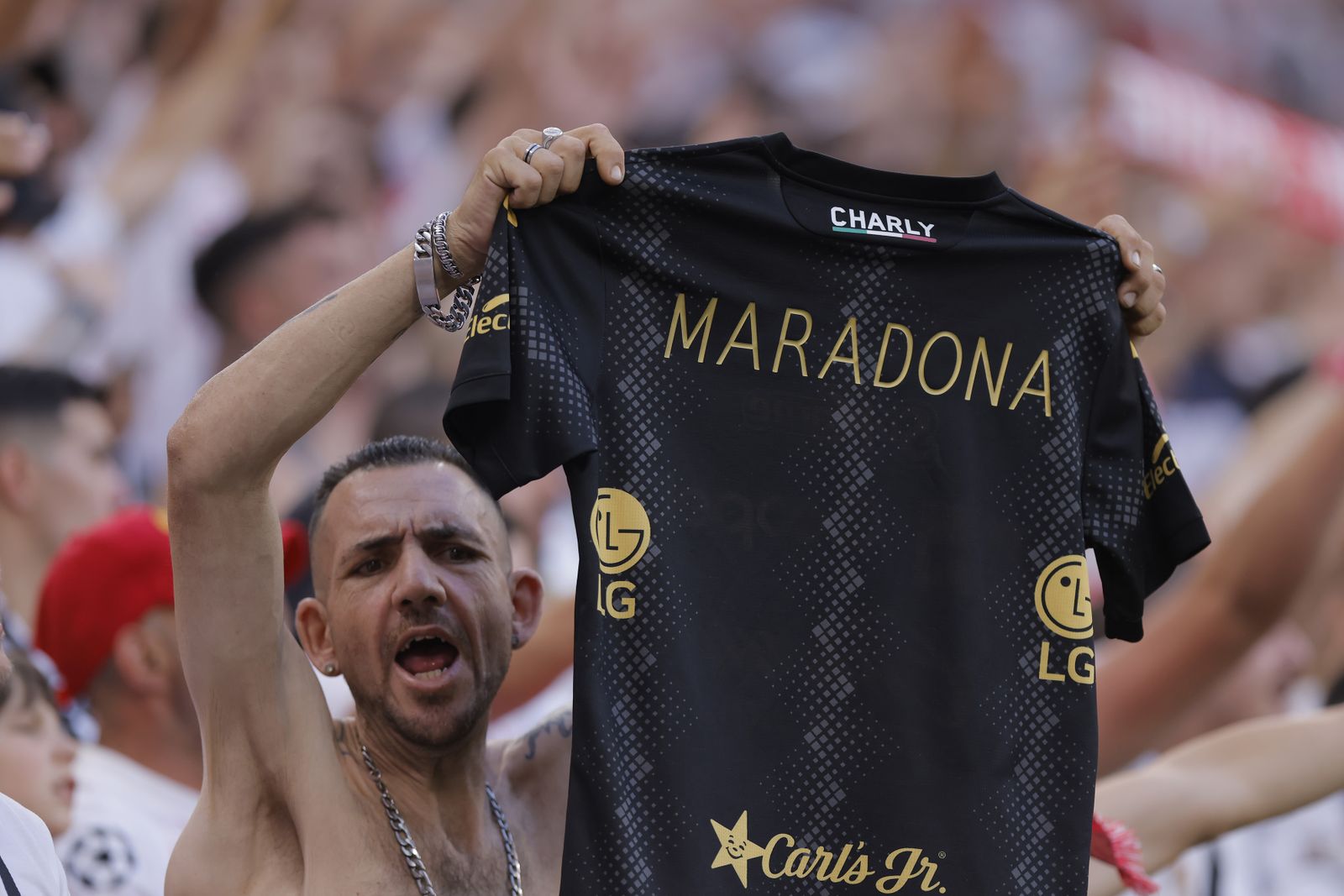 Búscate en las fotos del Sevilla-Roma