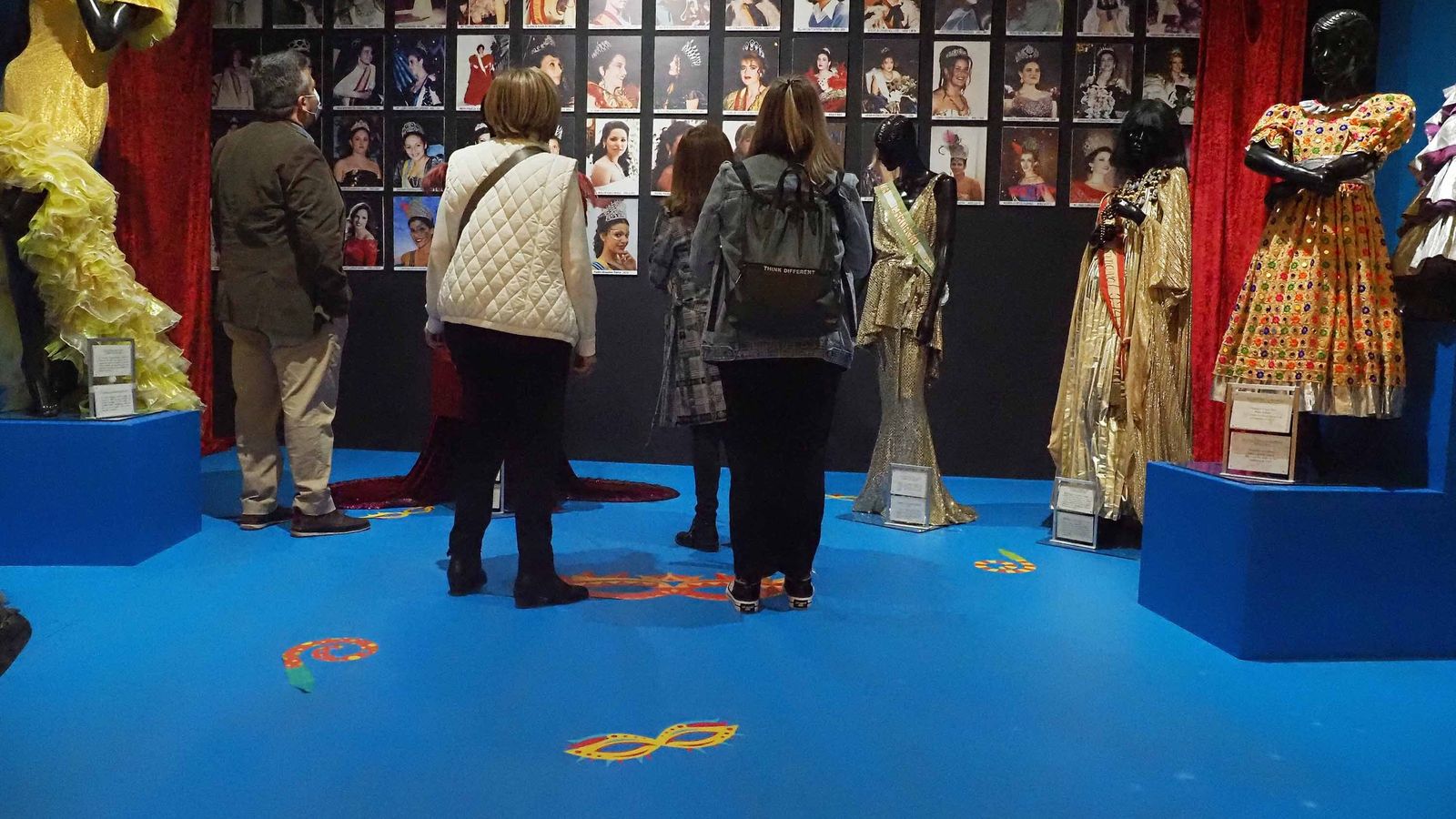 Visitantes en el recién remozado Museo del Carnaval de Isla Cristina