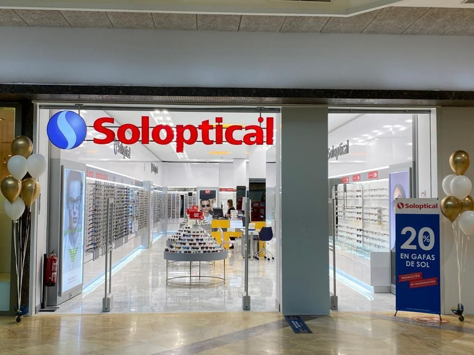 El centro comercial Rosaleda amplía su oferta con la apertura de Soloptical