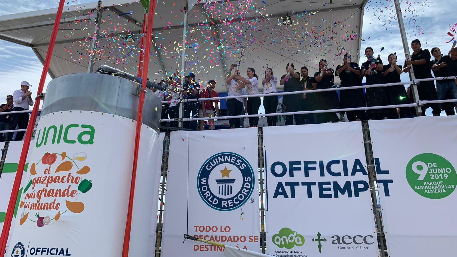 Momento en el que el juez del Récord Guinness ha certificado el hito