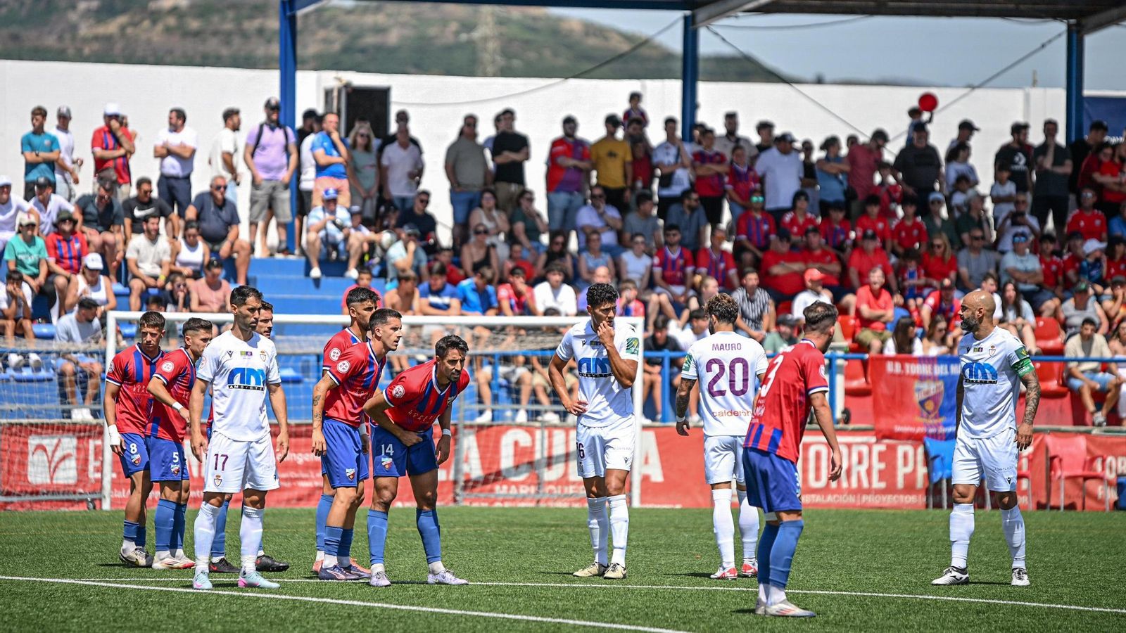 El cuadro jiennense cayó derrotado en el Juan Manuel Azuaga.