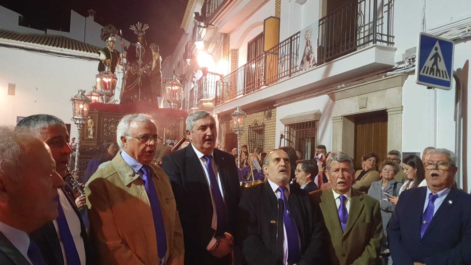 Jueves Santo en Castro del Río: La procesión de la Santa Vera Cruz, en imágenes