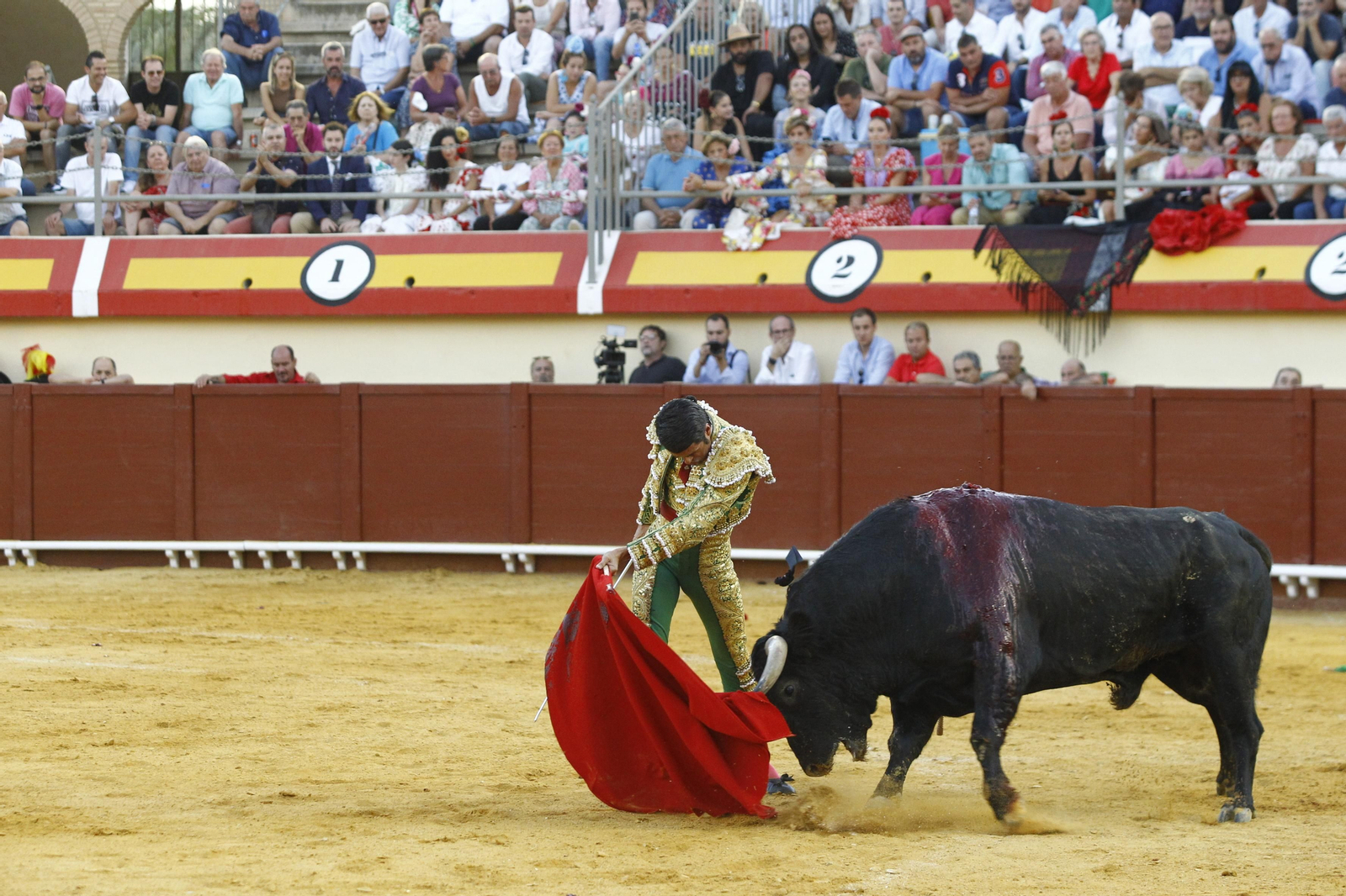 Imágenes de la corrida de toros de la Feria de Vera, con Morante de la Puebla, Emilio de Justo y Pablo Aguado