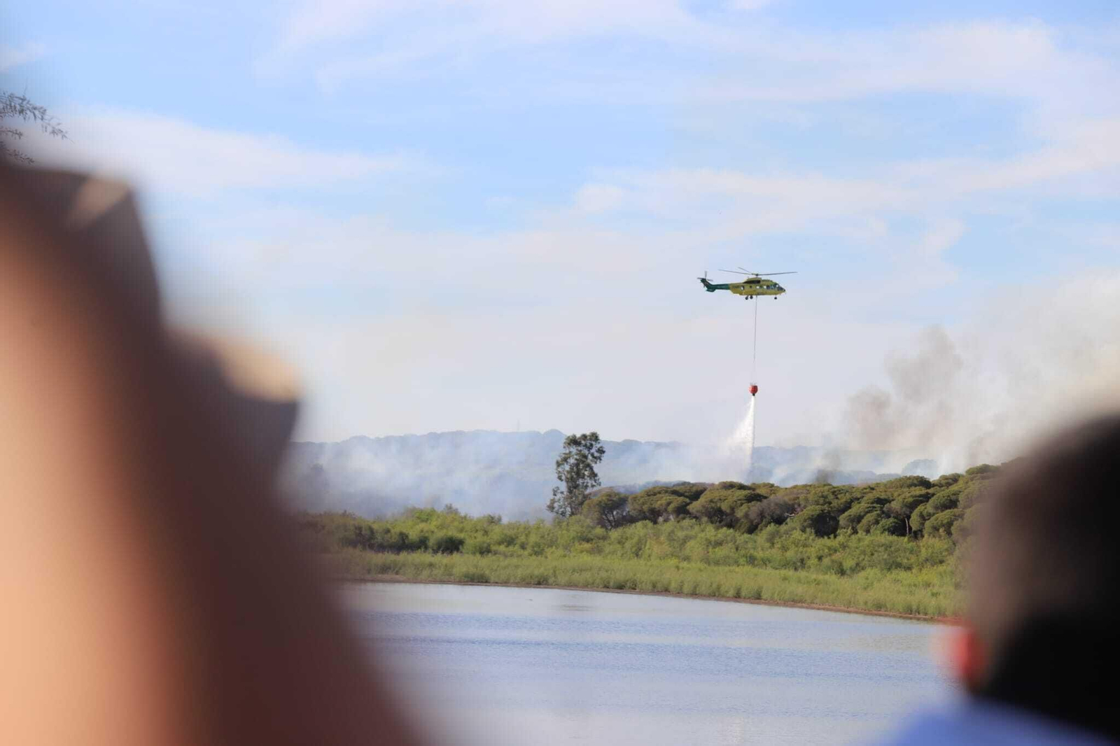 Fuego en la laguna del Portil: las imágenes del incendio