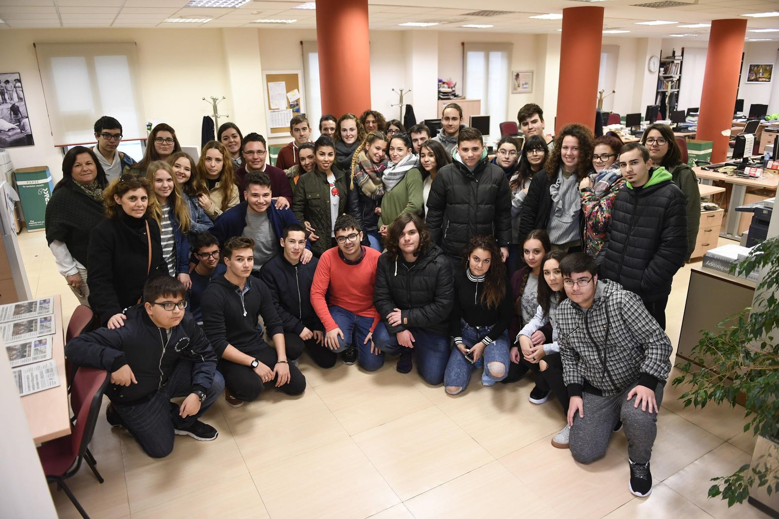 Visita de estudiantes del IES Isla de León a Diario de Cádiz (11-2-2017)