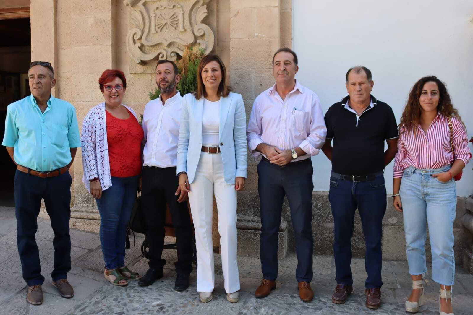 Alcaldes pedáneos junto a la alcaldesa y el delegado municipal de Pedanías