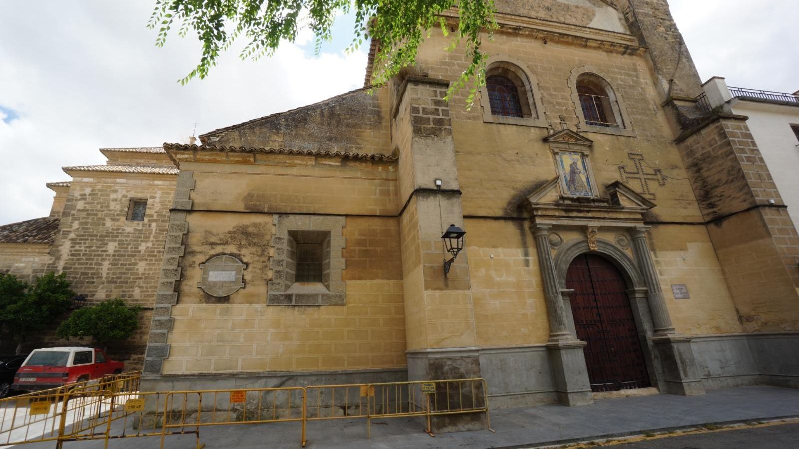 Puerta principal de la iglesia de San Agustín de Montilla. Puerta principal de la iglesia de San Agustín de Montilla.