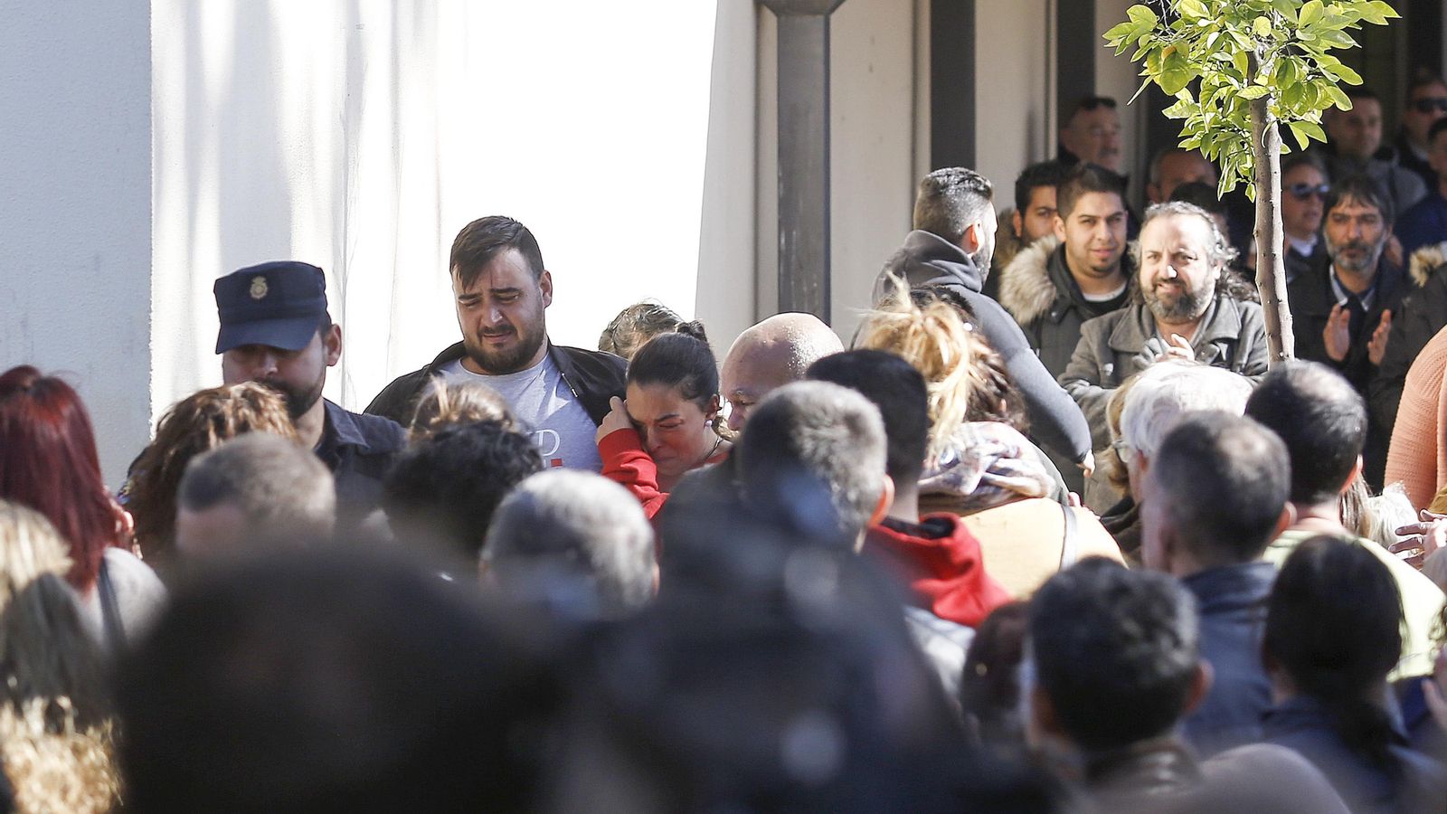 Los padres de Julen, a la salida del entierro.