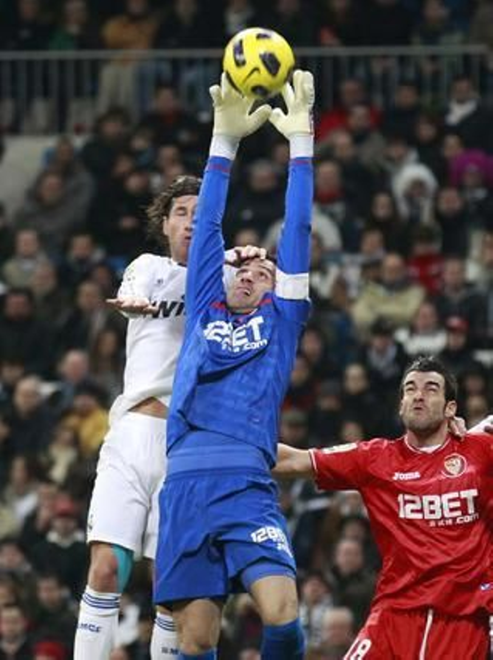 El Sevilla cae en el Bernabéu pese a jugar con un jugador más durante casi media hora. / Reuters
