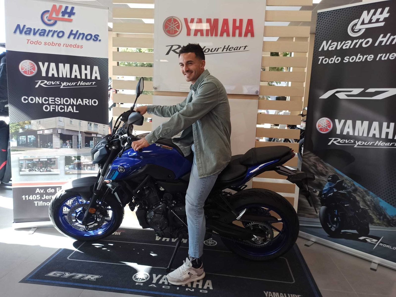Marc Fraile, sobre una Yamaha en su presentación como nuevo jugador del Xerez DFC.