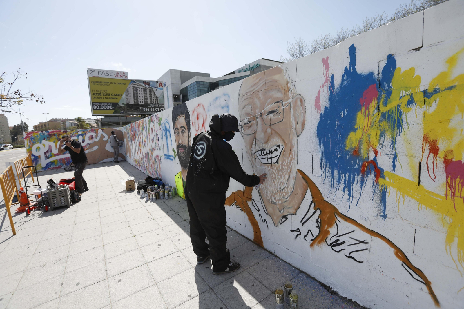 Fotos del mural de agradecimiento a los colectivos de primera línea ante el Covid en Algeciras