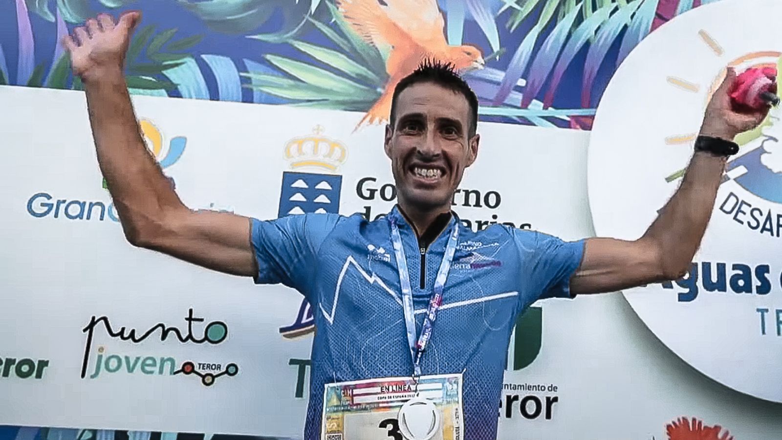 Raúl Ortiz saluda a la llegada.