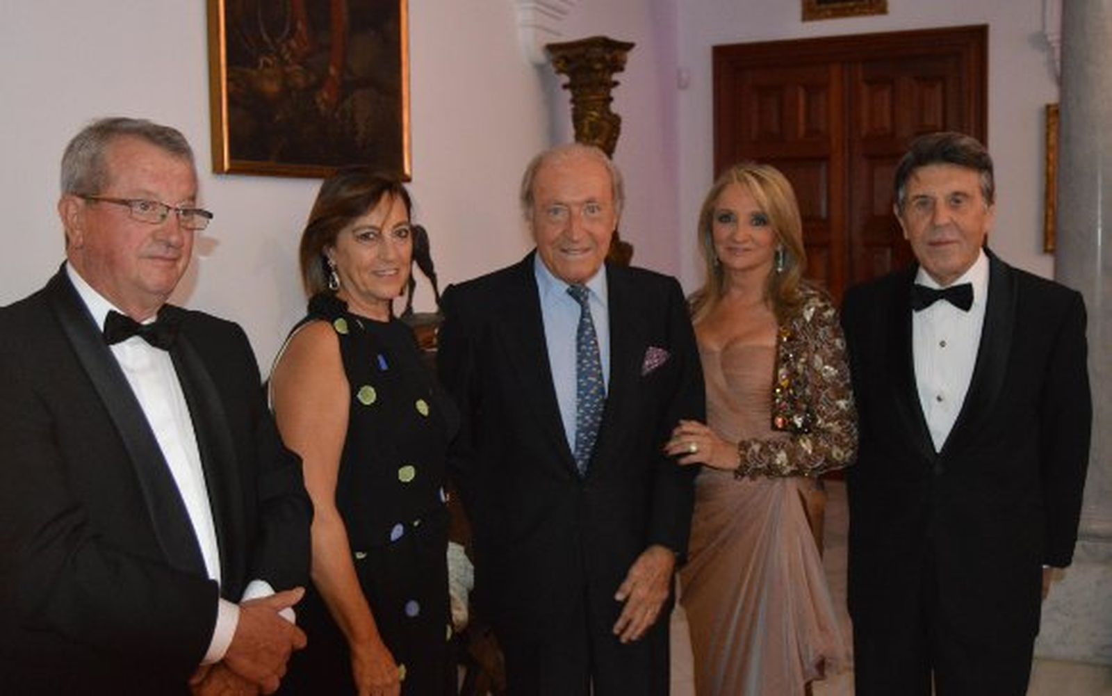 José García, María Paz Monfort, Tomás Terry, Delfina Sanz y Manolo Colonques, durante la entrada, en la bodega.

Foto: Ignacio Casas de Ciria