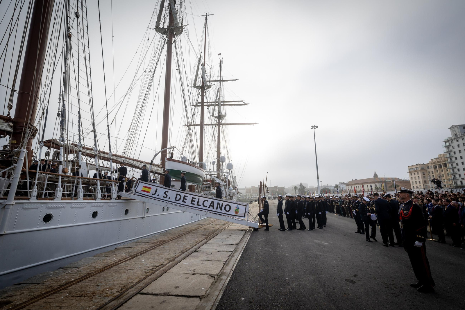 Imágenes de la despedida del 'Elcano' desde Cádiz con la Princesa Leonor como guardiamarina Imágenes de la despedida del 'Elcano' desde Cádiz con la Princesa Leonor como guardiamarina
