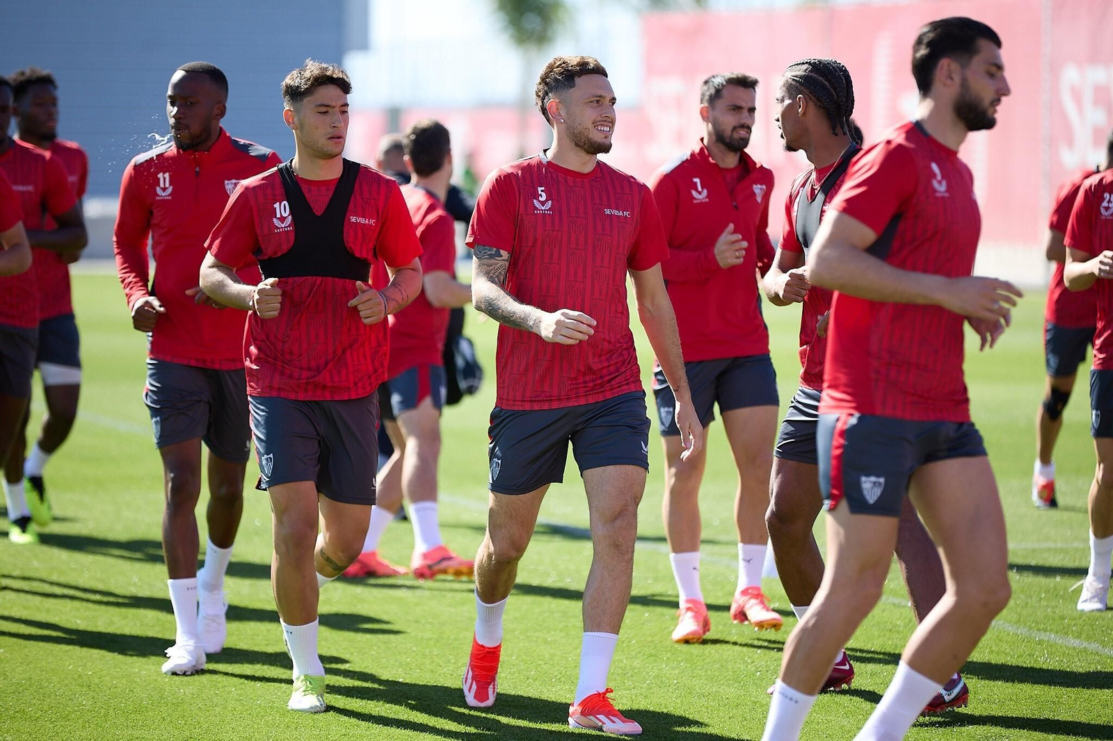 Ocampos, que sí está en la lista igual que Lukébakio, entre Véliz y Rafa Mir, descartados.