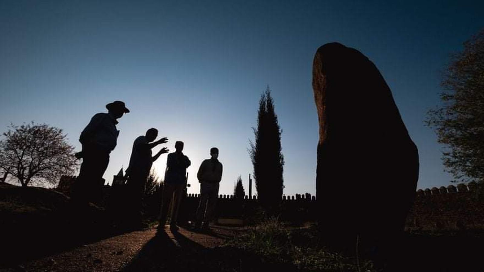 Uno de los menhires del castillo de Cumbres Mayores.