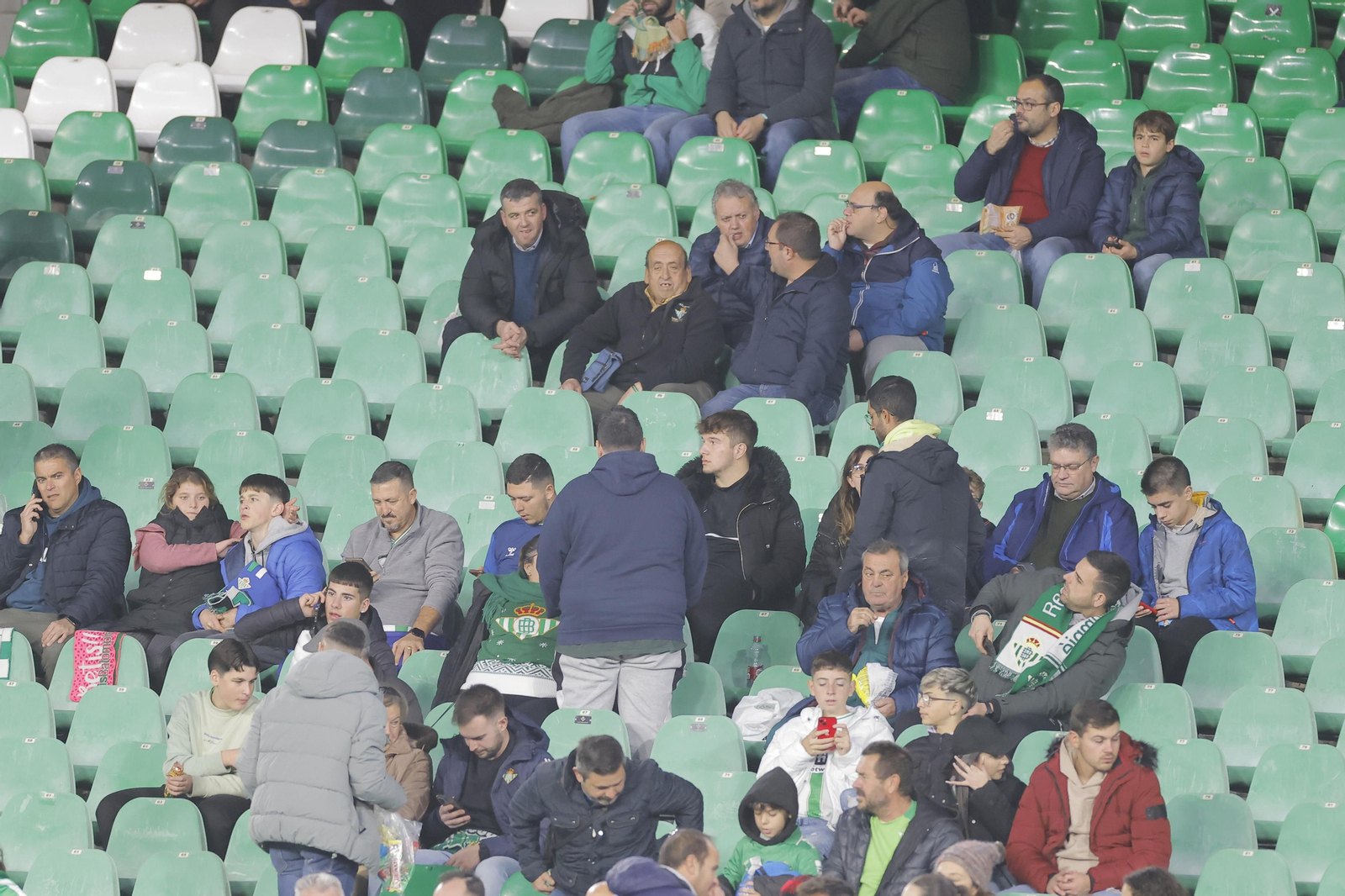 Búscate en las fotos del Betis-Girona