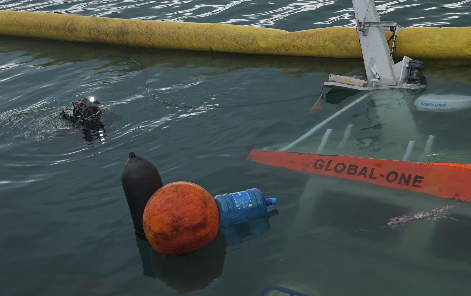 Fotos del reflote del Global One en el puerto de Algeciras