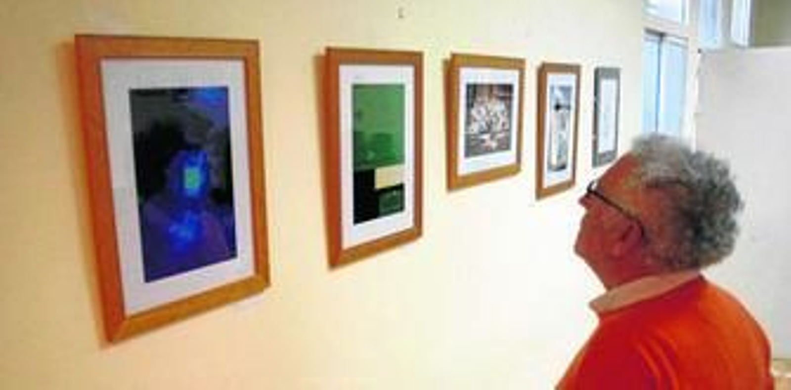 Imagen de la exposición de Alejandro Gómez en la sede del Ateneo José Román de Algeciras. Imagen de la exposición de Alejandro Gómez en la sede del Ateneo José Román de Algeciras.