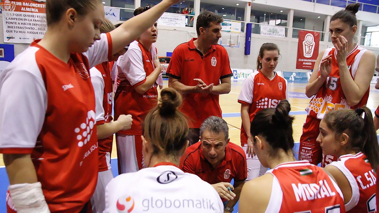 Fernando Mendiguchía había sustituido en el banquillo a Pilar López Alcoba