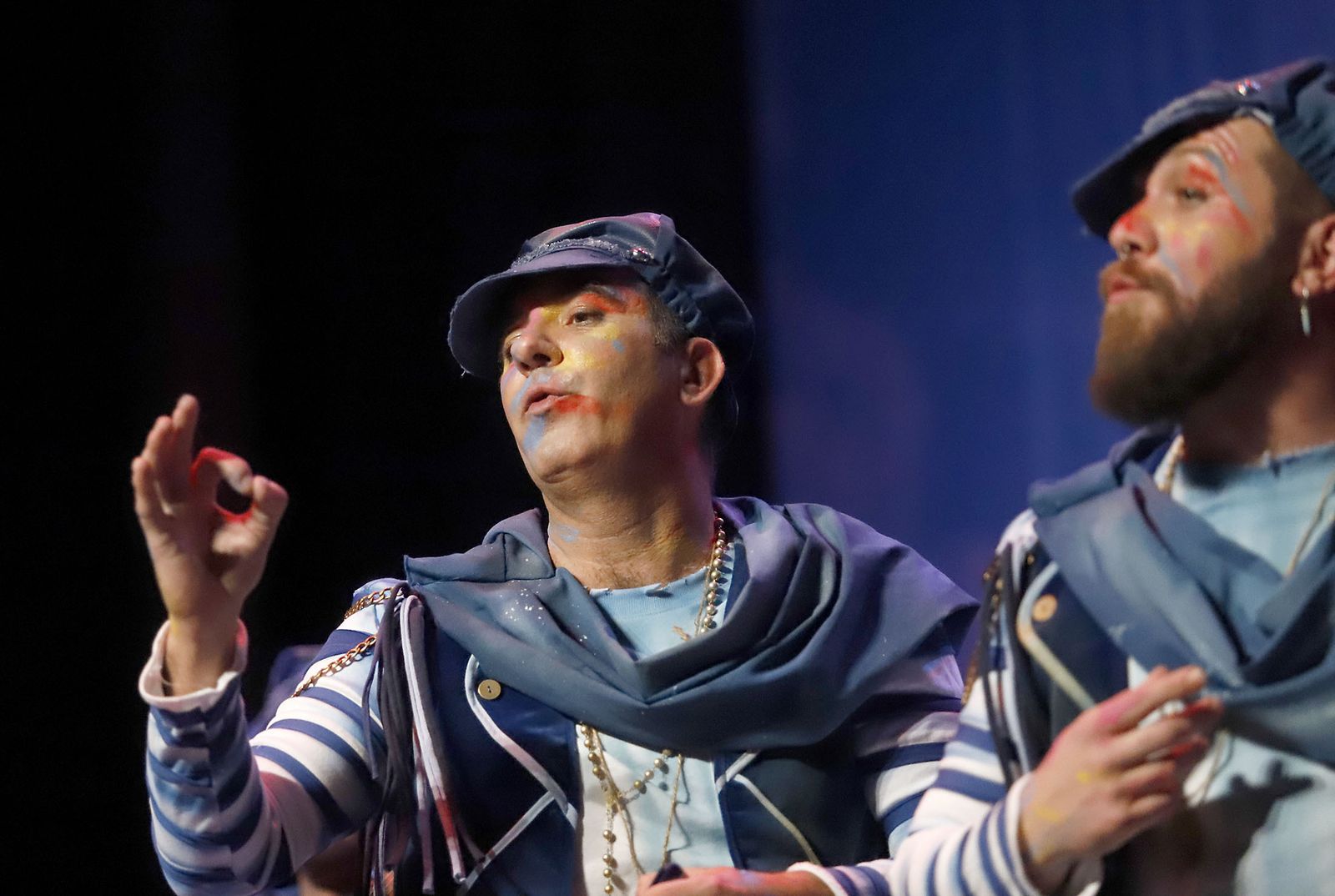 Imágenes de la actuación de la comparsa de Alcalá de Guadaíra Padre Nuestro en el Carnaval Colombino