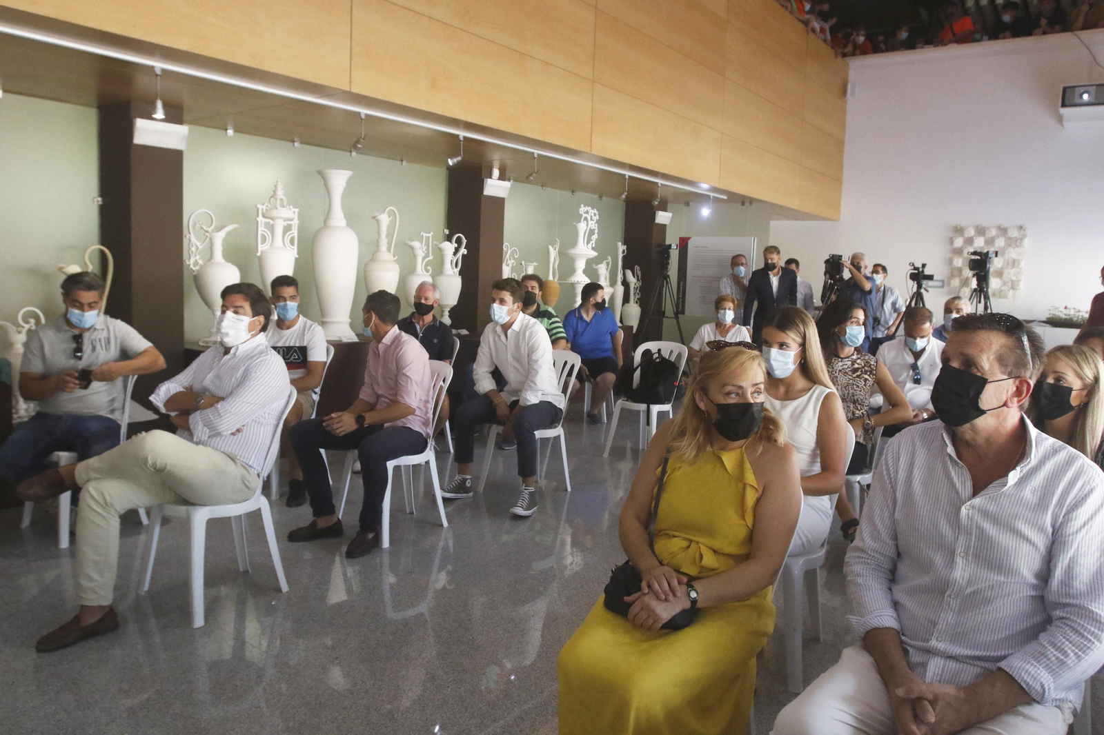 La presentación de Antonio Casas como jugador del Córdoba CF, en imágenes