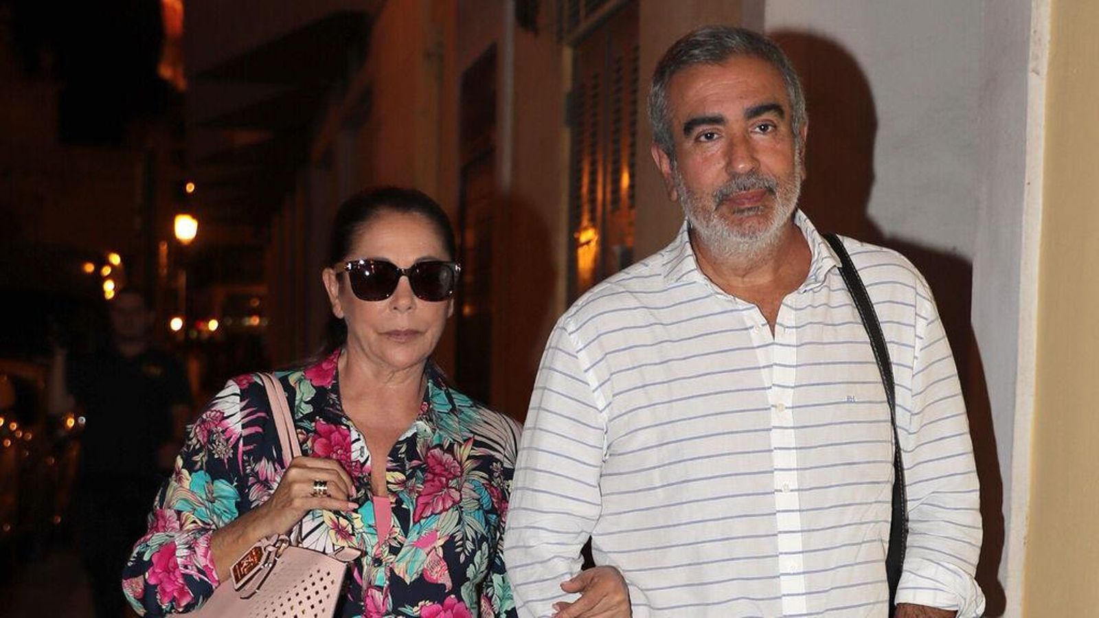 Isabel Pantoja con su inseparable hermano Agustín.