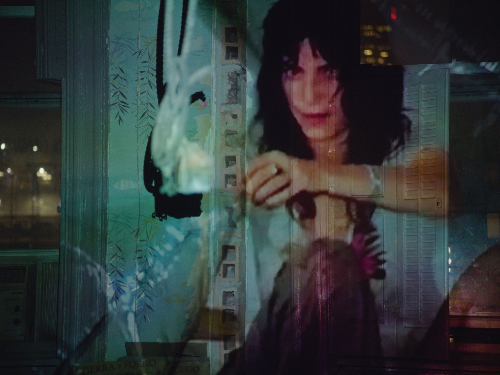 La imagen de Patti Smith proyectada en una de las paredes del Chelsea Hotel.