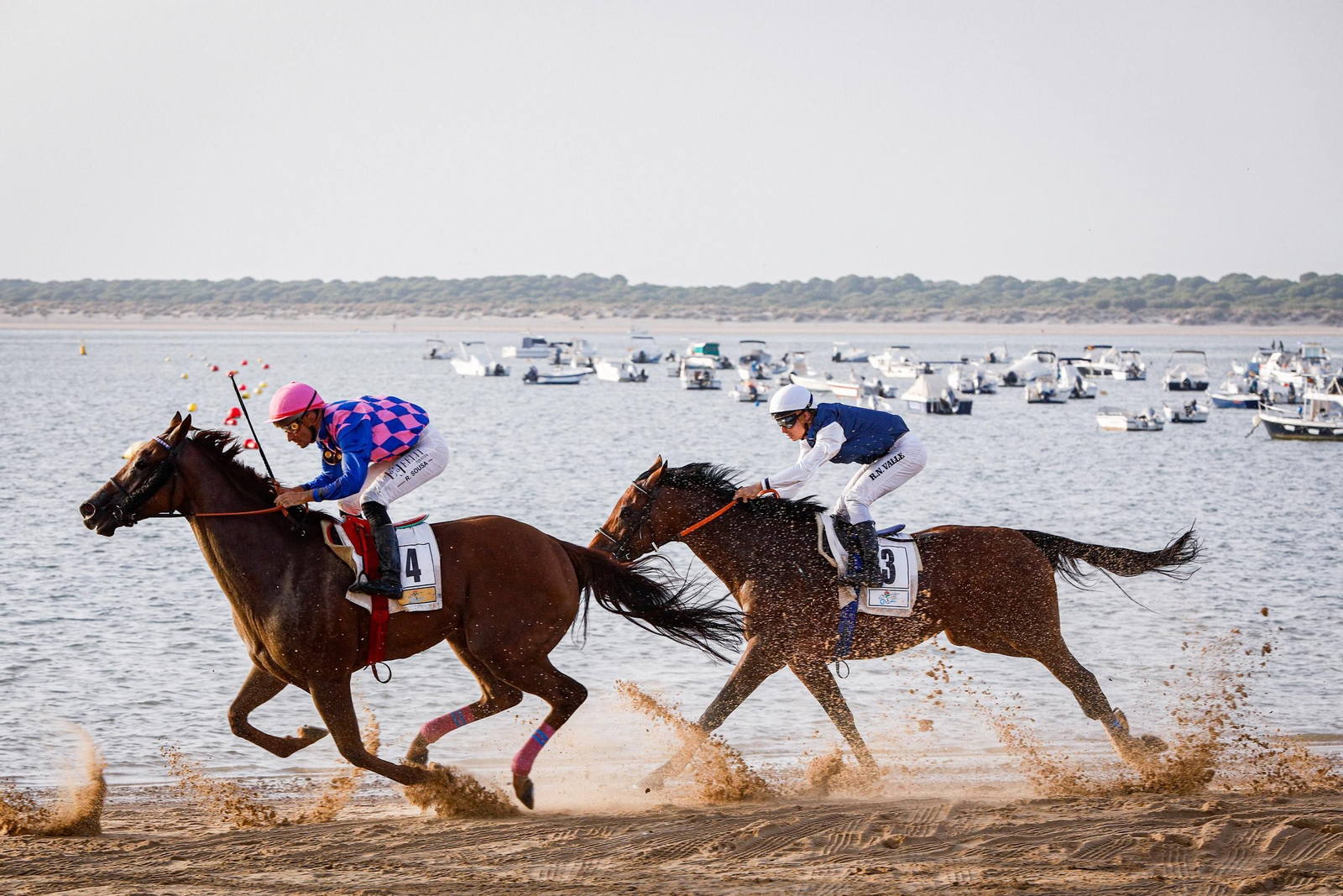 Imágenes de la segunda jornada del ciclo inicial de las Carreras de Caballos de Sanlúcar 2025