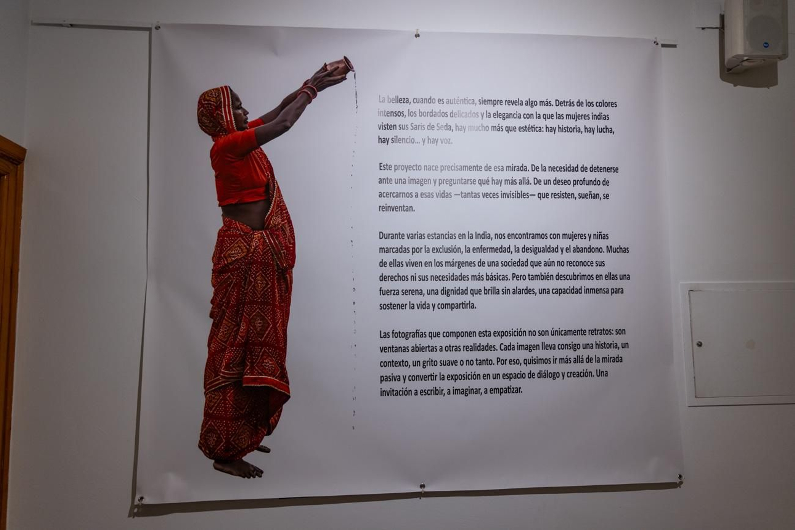 ‘Saris de seda, realidades desveladas’: una mirada fotográfica a la fuerza y dignidad de las mujeres de la India en los Baños Árabes de Jaén