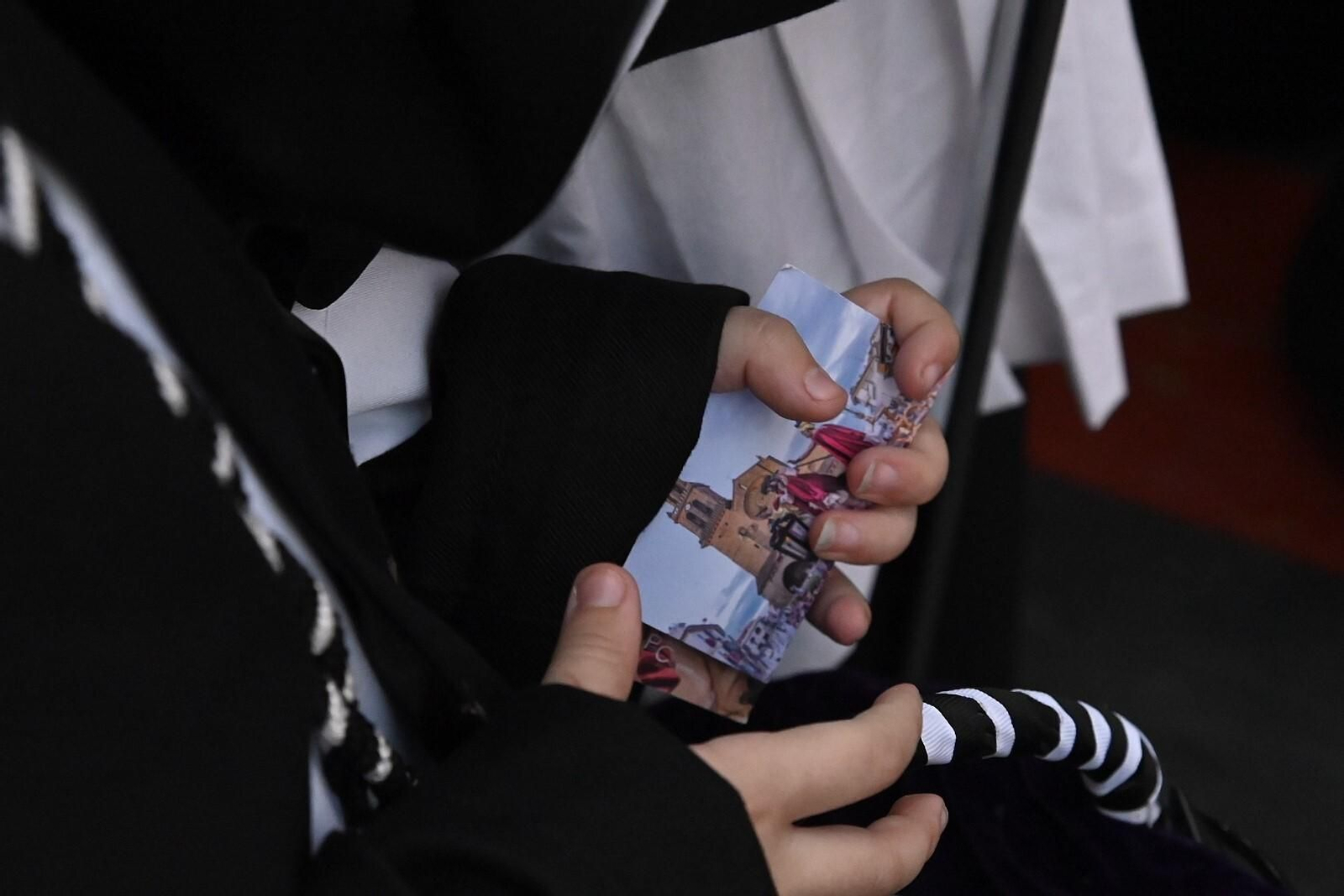La Presentación al Pueblo de Córdoba a su paso por la Catedral en este Sábado de Pasión, en imágenes