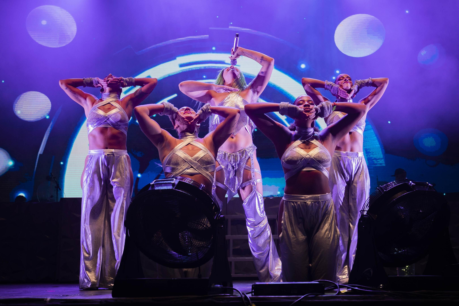 Búscate en las imágenes del concierto de Lola Índigo en Concert Music Festival de Chiclana