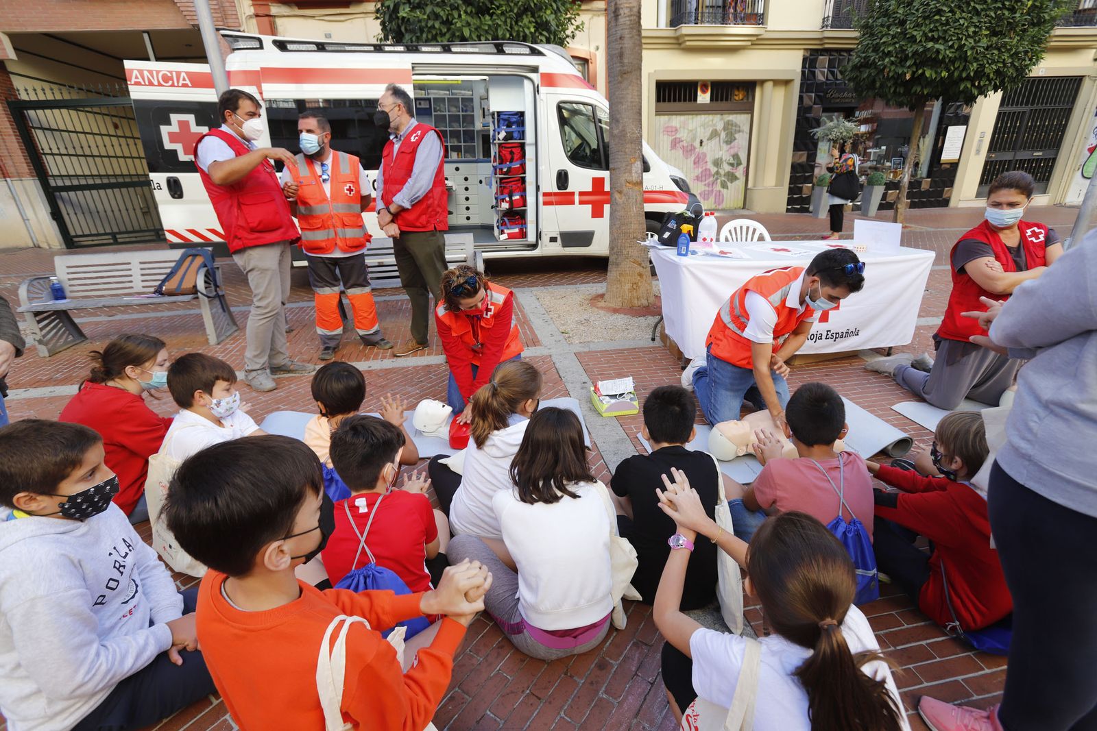 Imágenes del Día de la Banderita de Cruz Roja en Huelva